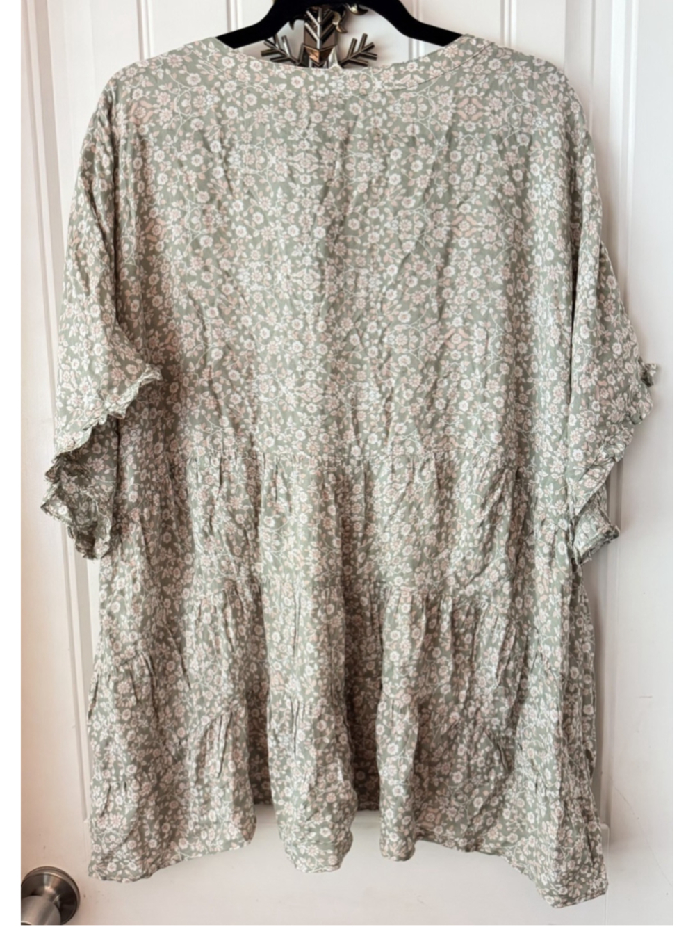 🇺🇸 GiGiO Plus XL Sage Green Floral Boho Tunic Top Rayon V-Neck Tiered Blouse - Picture 2 of 4